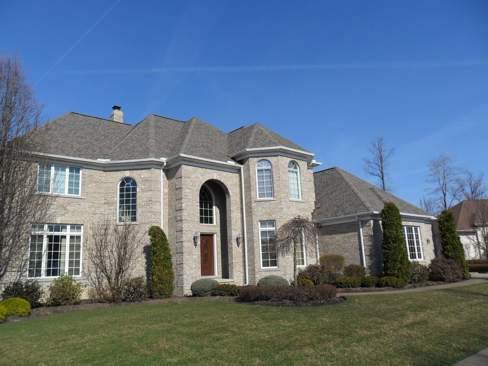 roof completed by local roofing contractors in ohio