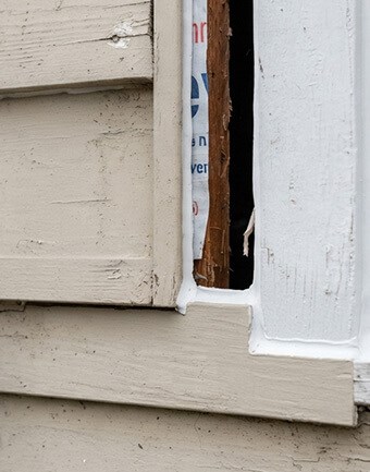 inspecting siding trim