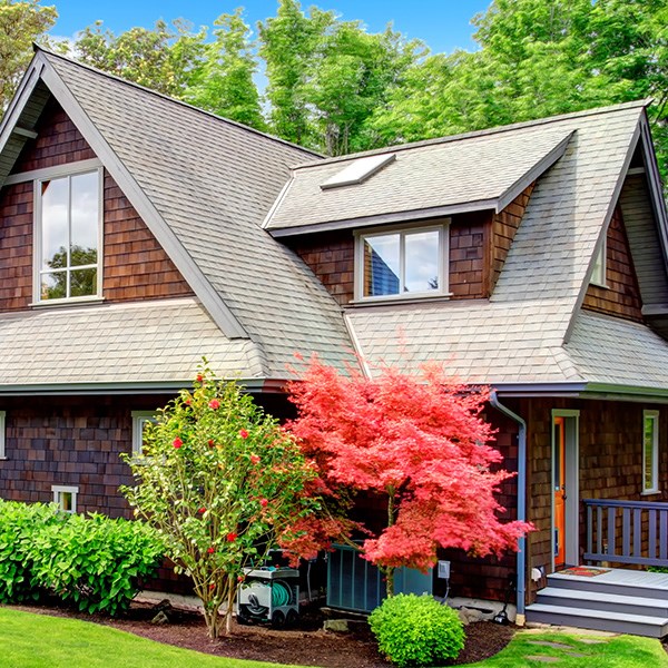 home in chagrin falls getting a free roofing estimate